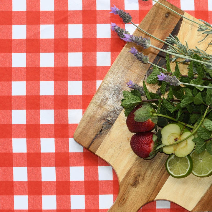 Spillproof elastic tablecloth for trestle tables